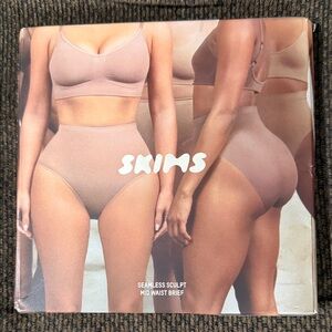 SKIMS Seamless Sculpt Brief in black. Size small NWT!!